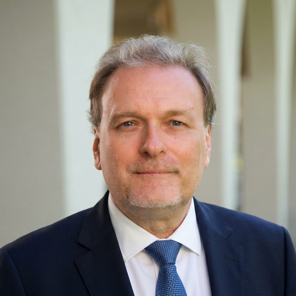 Richard Edwards headshot
